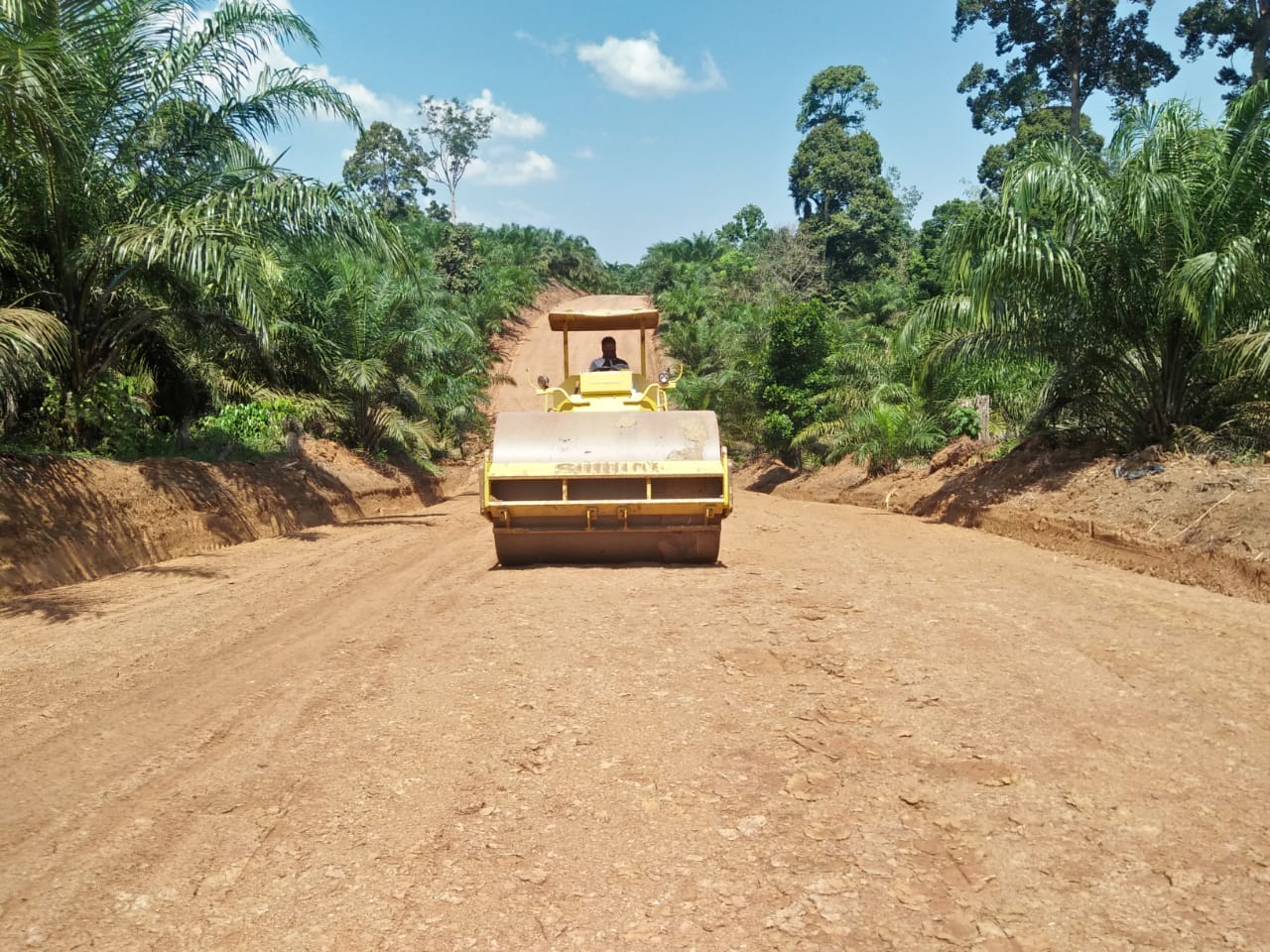 Lakukan Pemeliharaan Jalan Dari Dusun kaiti I ke Desa ...